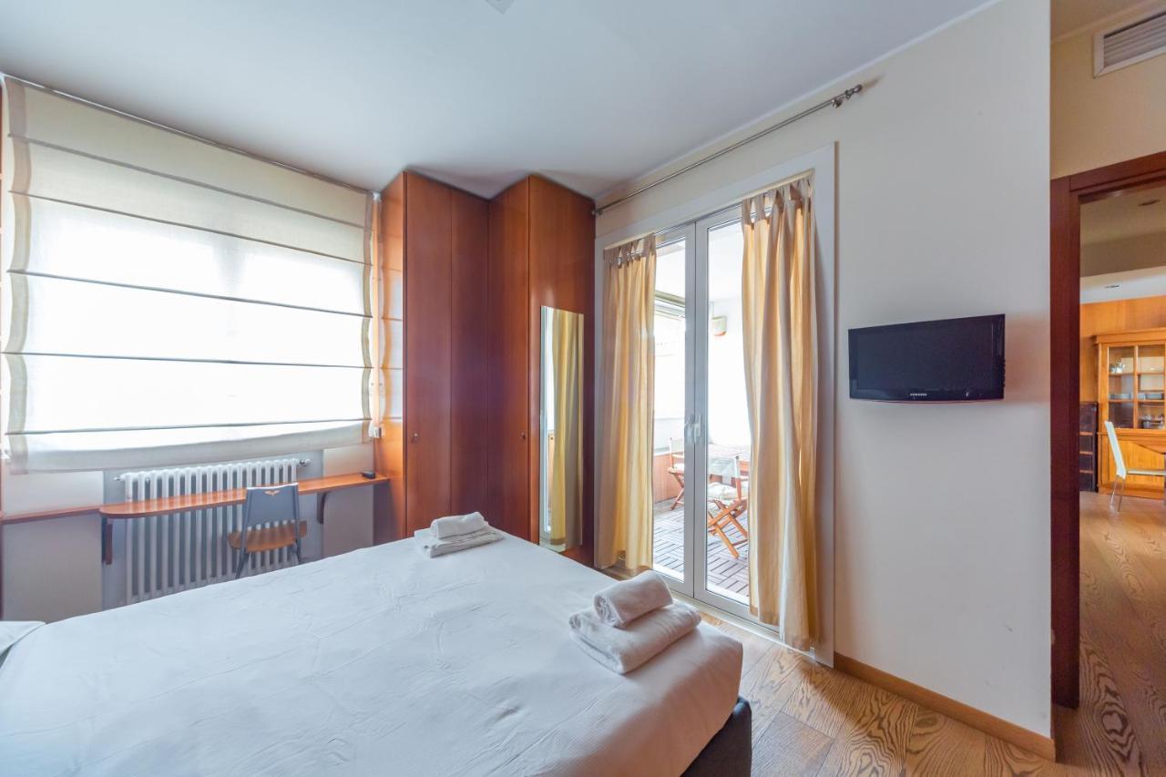 Cozy Apt - Corso Vercelli & Conciliazione M1 Milano Dış mekan fotoğraf